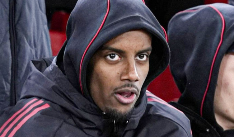 As much as many fans just want to move on from Alexander Isak after the draining saga the striker caused over the summer, it’s hard not to watch how his early days at Liverpool are unfolding and feel a slight sense of satisfaction over how it’s all unfolding for the Swede. Isak’s lack of pre-season training, and decision to boycott our tour of Asia and other friendlies, have had a detrimental impact on his Liverpool career so far, along Sweden’s chances of qualifying for the 2026 World Cup. And it’s more than just Toon fans who are struggling to show much sympathy to Isak and Liverpool over the current situation, as pundits and neutrals have repeatedly blasted the striker for his behaviour over the past few months. “You reap what you sow” – Sutton on Isak Speaking to BBC Sport, former Blackburn and Celtic striker Chris Sutton has sent a “you reap what you sow” message to misfiring former Mag Alexander Isak. The defending Premier League Champions have lost six of their last seven games in all competitions, with the Swede absent with a groin issue on Wednesday night as the Reds were beaten 3-0 by Crystal Palace in the Carabao Cup. It’s now all the more important for Liverpool that Isak finally finds his scoring boots once he returns, but Sutton believes their £130m man is now facing the consequences of his actions over the summer after going on strike at Newcastle: “It feels like what has happened to Alexander Isak is a case of you reap what you sow.” “Isak has been short of full fitness and especially sharpness all season anyway and he did not help himself there by missing training with Newcastle, in order to try to force his move to Anfield through.” “He got what he wanted…but now he is trying to play catch-up instead of hitting the ground running, because of the time he had off, and that is when you can pick up injuries.” “Alexander Isak is too good a player not to eventually start scoring goals, but this whole situation has affected Liverpool as a team too, because his lack of fitness is one of the reasons they have not clicked in the final third yet.” Liverpool set up not the same for Isak On the surface, Isak should have been the perfect fit for Arne Slot’s side: signing the top-scoring striker in the league last year would just add even more firepower to an already ferocious side. But Slot’s system isn’t set up like Eddie Howe’s, where the striker is the focal point of the attack and the main man our entire forward line are looking to serve. Where you had a more selfless winger in Jacob Murphy constantly trying to feed Isak, all of Liverpool’s winger options are a lot more comfortable trying to cut inside and go for goal. Sutton is probably right where he says that Isak will eventually turn his form around and become a prolific player for Liverpool. But it does feel like a lot more people should have heeded Newcastle fans’ warning that injuries, slow starts, and a lack of involvement if he’s not scoring were all to be expected in the first few months of Isak’s time at Liverpool.